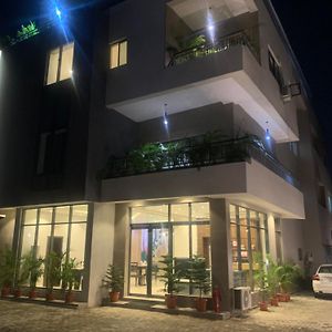 Greywood Hotel And Apartments